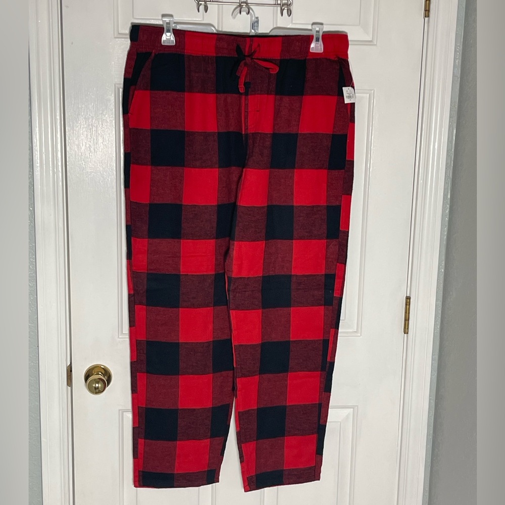 NWT old navy buffalo plaid red and black pajamas pants- unisex fanned